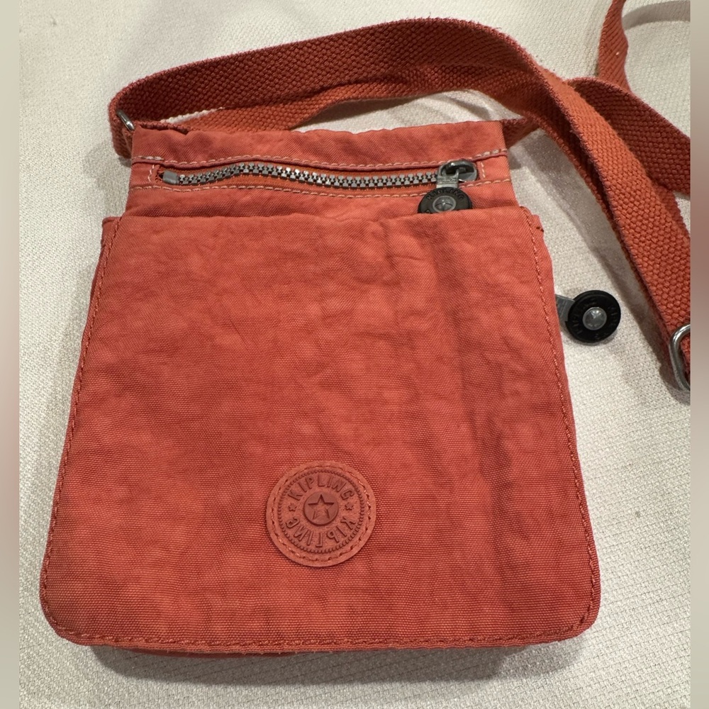 Kipling El Dorado Crossbody Bag Peachy Coral Orange Lightweight Logo Patch